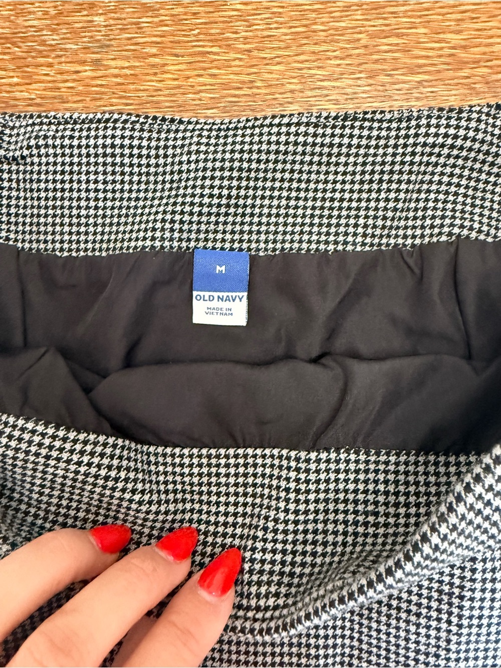 Old Navy Black & White Mini Skirt - Picture 2 of 2